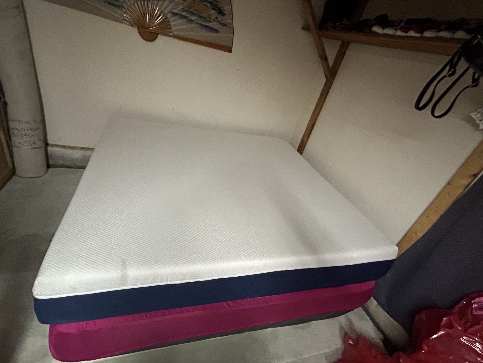 King Size Memory Foam Mattress In Very Good Condition.