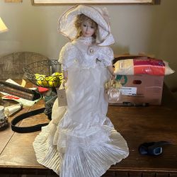 Southern Doll Antique Claslic And Her Name Is Elizabeth