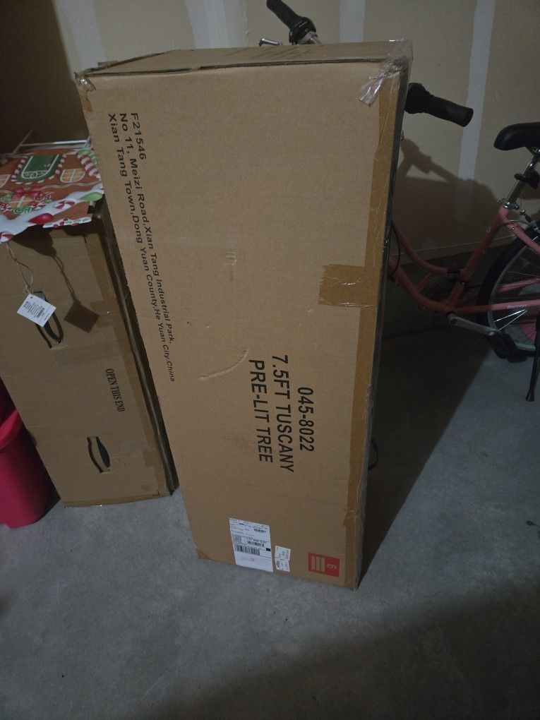 7.5 Ft TUSCANY Pre Lit Christmas Tree