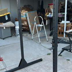 Half Squat Rack & Pull up Bar