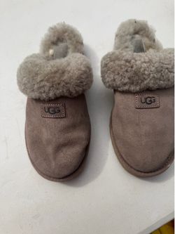 Uggs Women Slippers 7.5