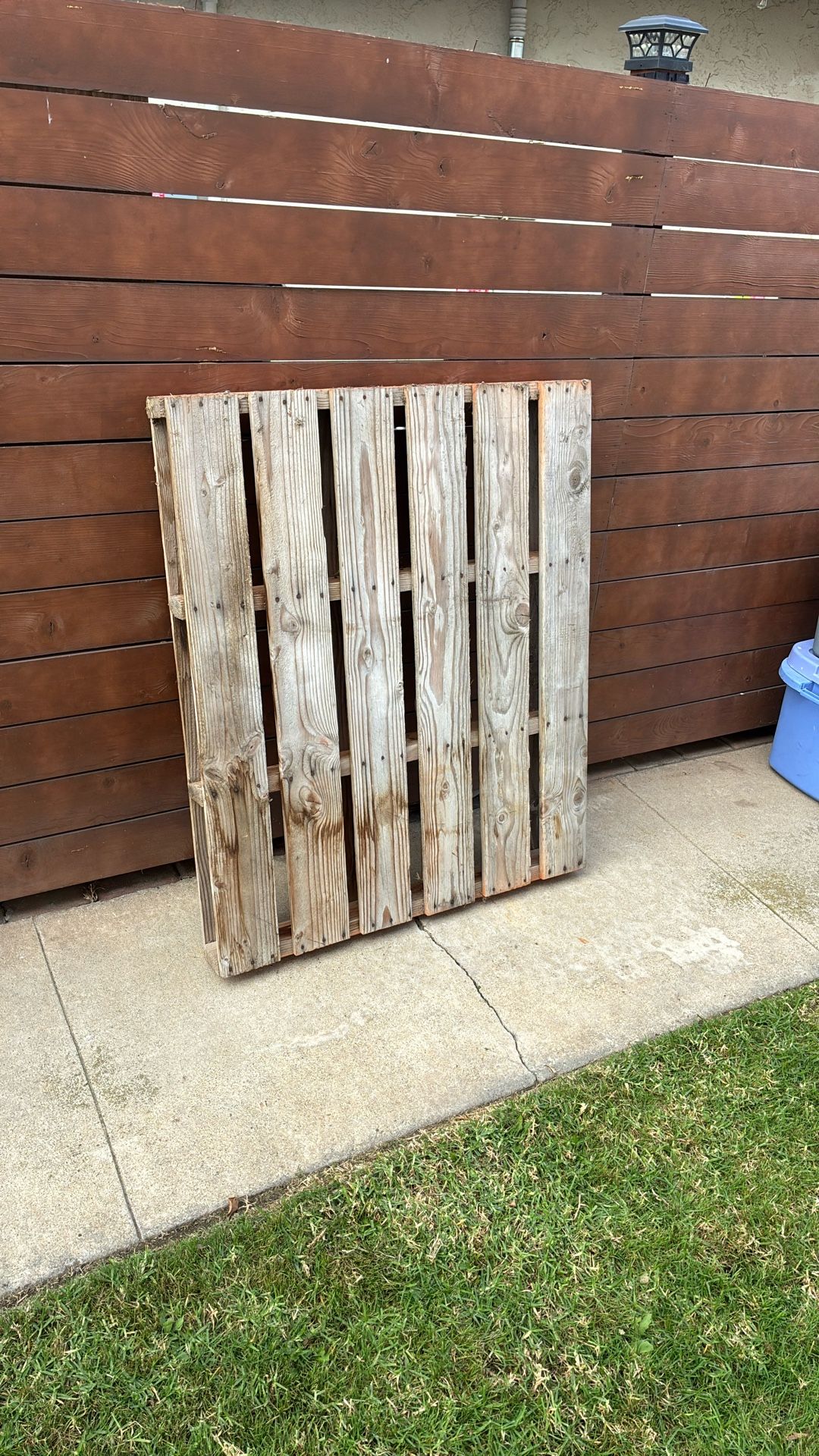 Free Stuff Graco Car Seat , 2 Containers & A Pallet