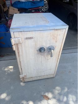 Large/Heavy Duty Safe best offer goes