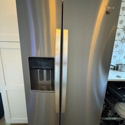 Whirlpool Standard-Depth 36-in Refrigerator 