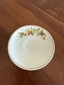 Vintage 1978 Avon Strawberry Fine Porcelain Hand Decorated Plate with Gold Trim