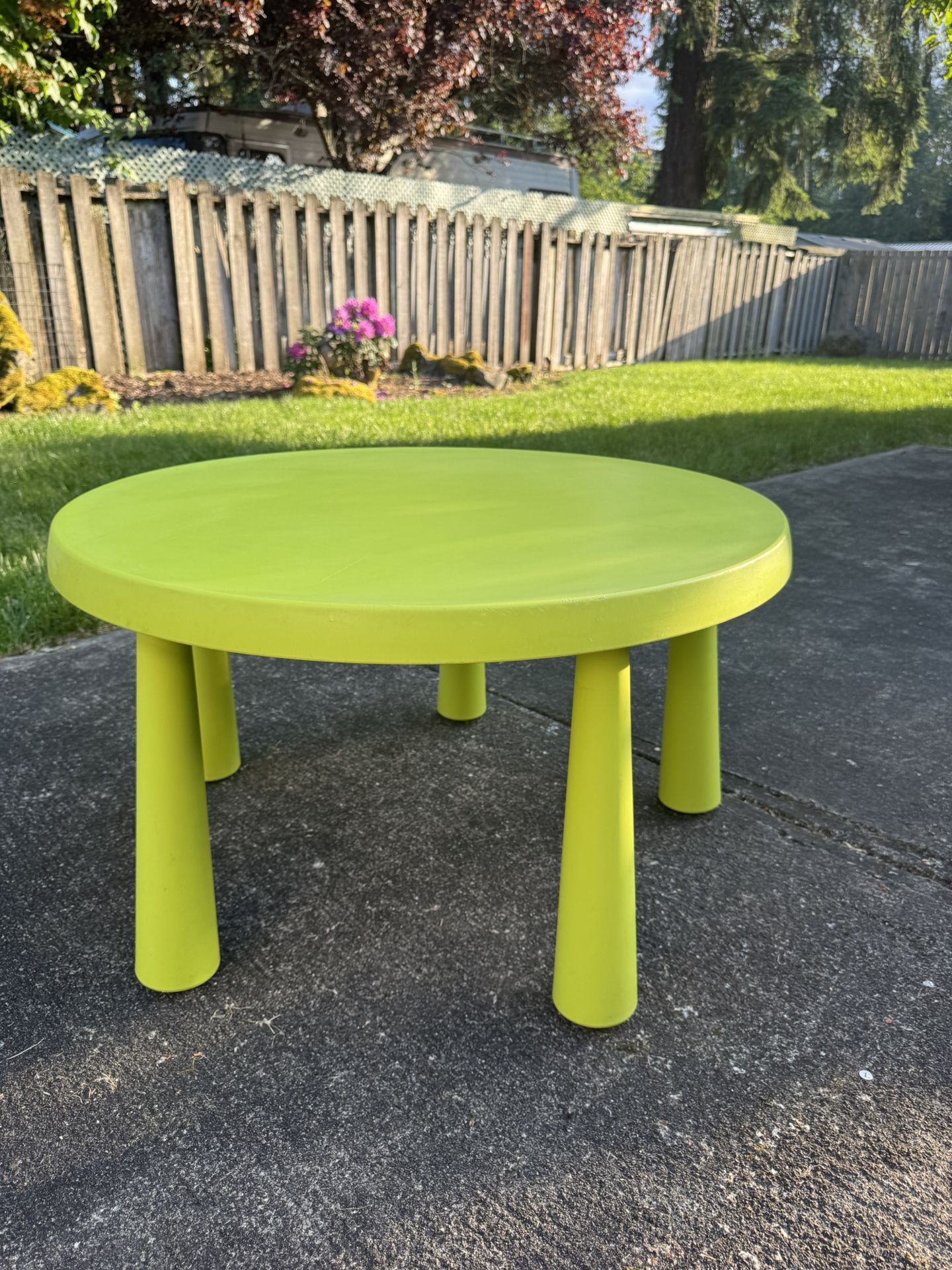 IKEA Kids Table, Green Round Mammut Plastic Table, Easily Cleaned $49 New