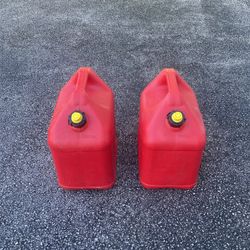 ( 2 )   5 Gallon Gas Containers
