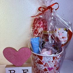 Gifts for valentines for sale comes with designed glass cup & more💗❤️