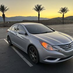 SONATA. ICE  COLD AC!! SMOG CHECK IN HAND
