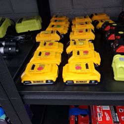 Vaterias Dewalt Y Milwuakee  Cargadores Dewalt