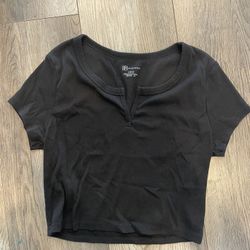 Black Crop Top Sjort Sleeve Size 3/5