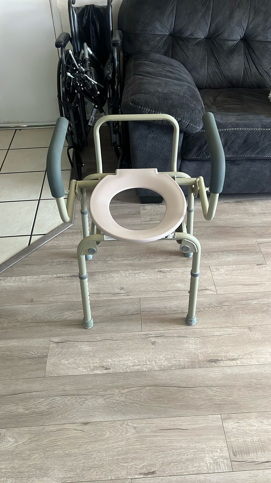 Commode/ Bathroom Chair