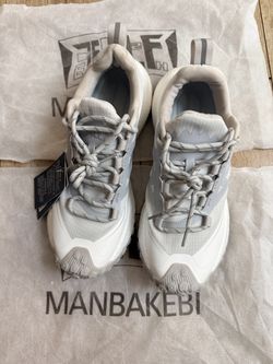 NEW Stylish Man's Sneakers – Light Gray/White Running Shoes (US Size:M 8.5/9)