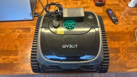 Cubit pool vacuum cleaner
