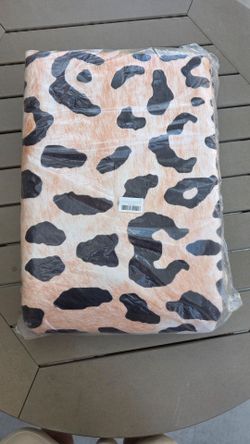 8x10 Leopard Area Rug