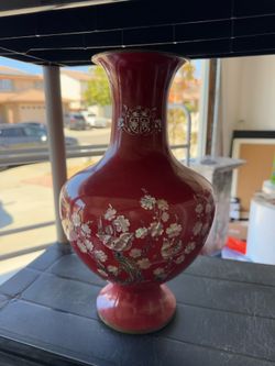 Red Laquer Vase with Mother of Pearl Inlay