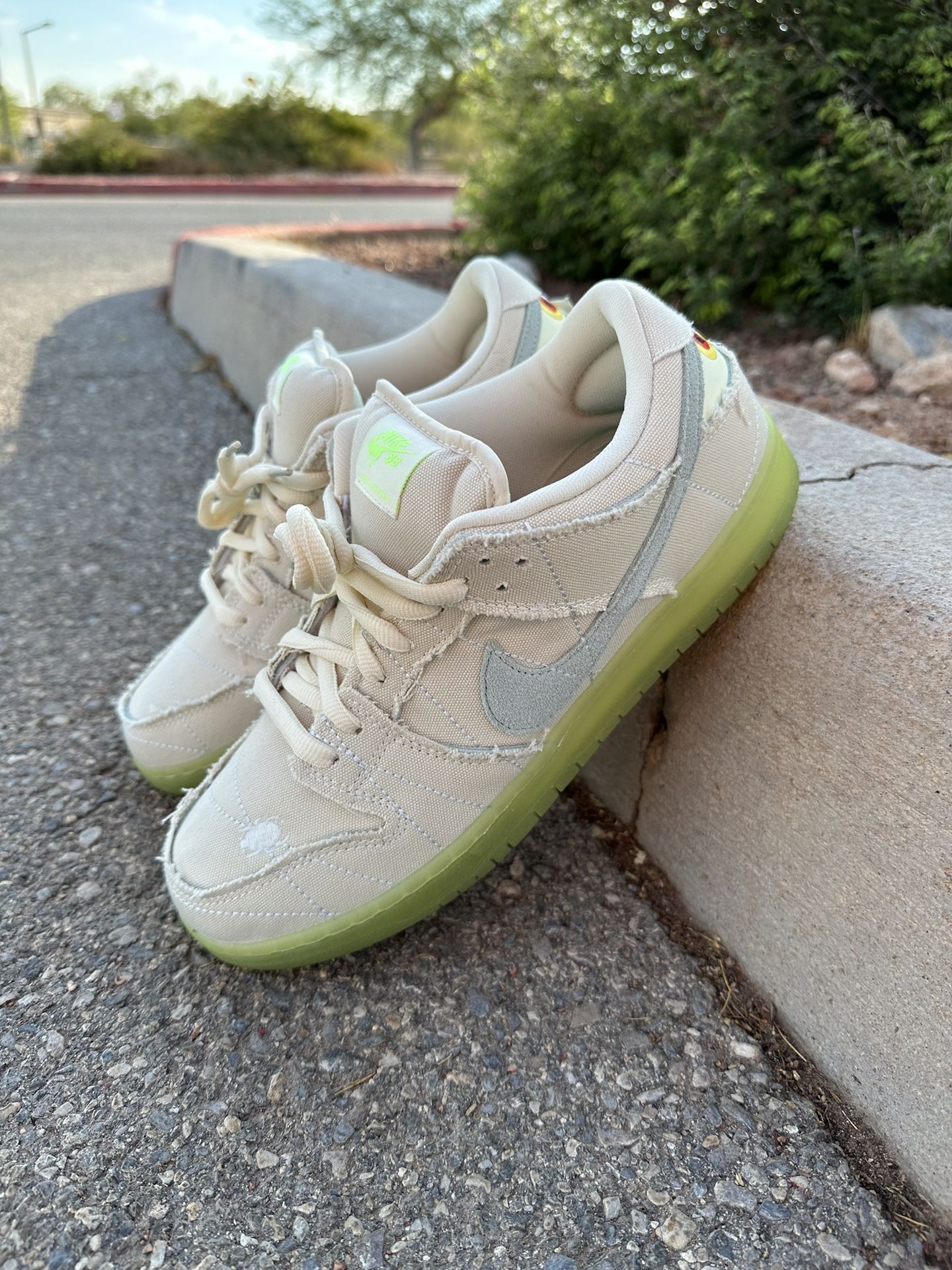 Nike Dunk SB Mummy Glow