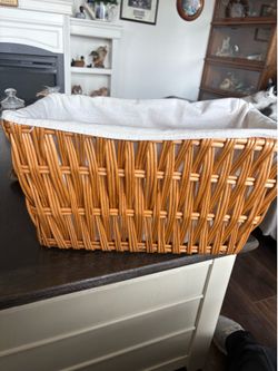 Irena honey basket