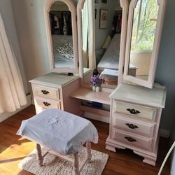 Vanity / dresser / tri-fold vanity mirror

