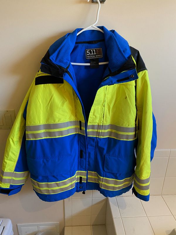 Menâs XL 5.11 Tactical DOT Approved Reflective Weatherproof Rain Jacket with Winter Lining for 
