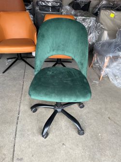 Emerald green velvet swivel office chair ( can deliver for $10 )