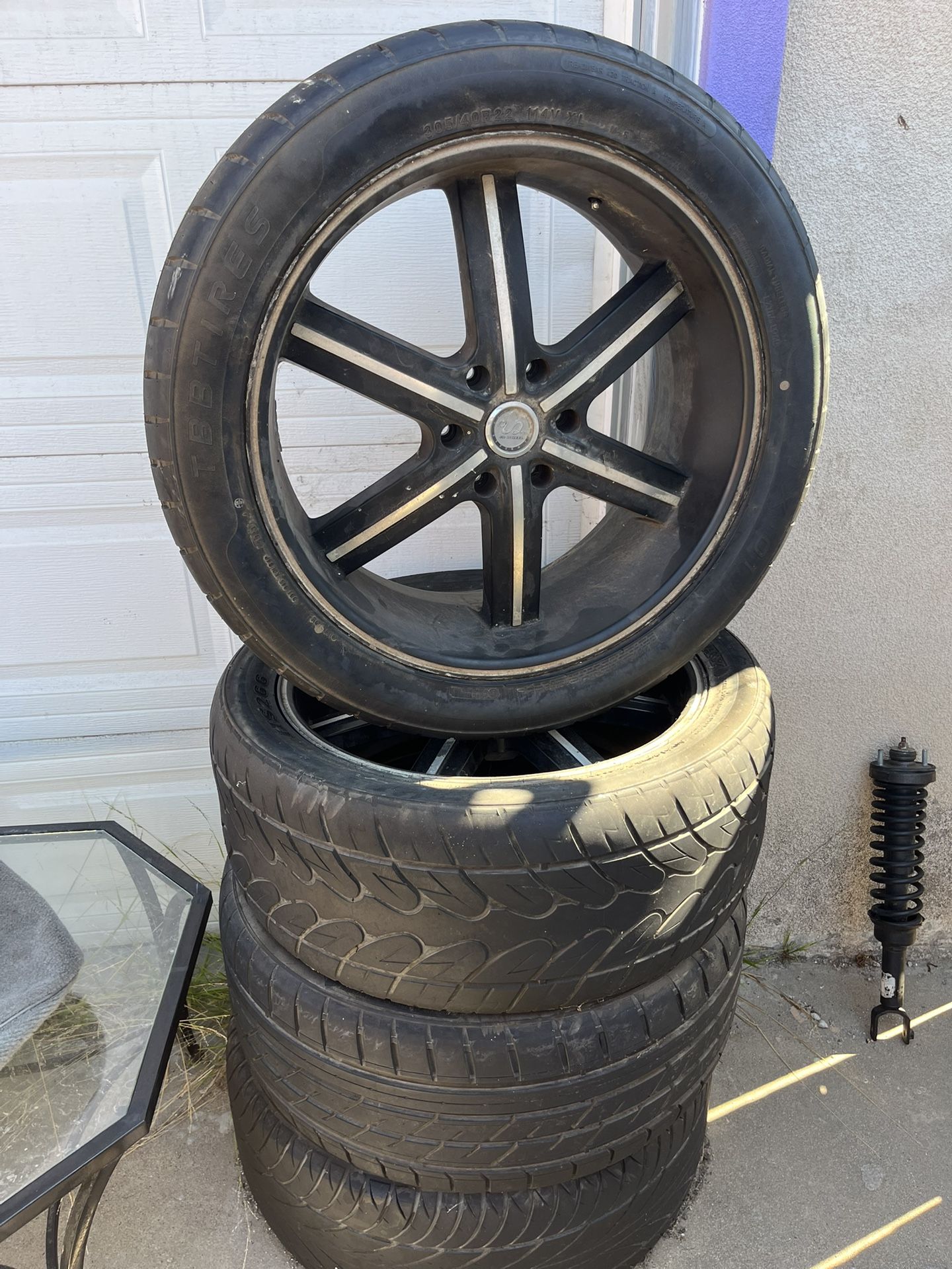 Set Of 305/40R22