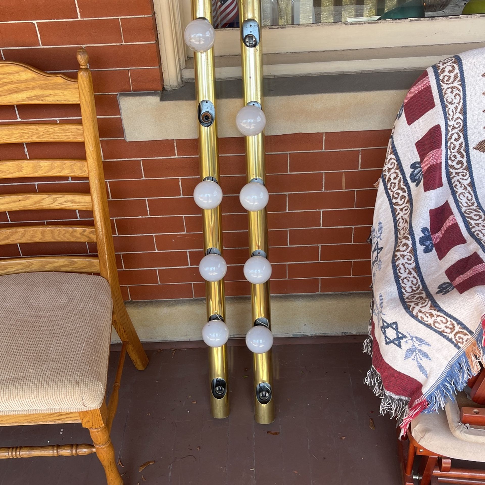 Four Foot Makeup Lights With Bulbs