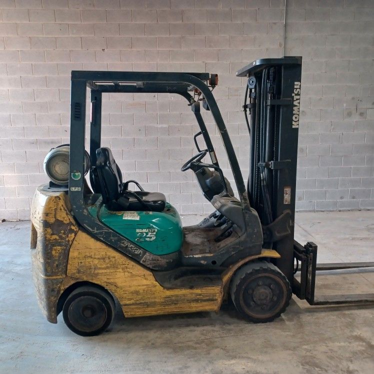 2006 Komatsu Forklift 5,000 lbs Capacity $5000
