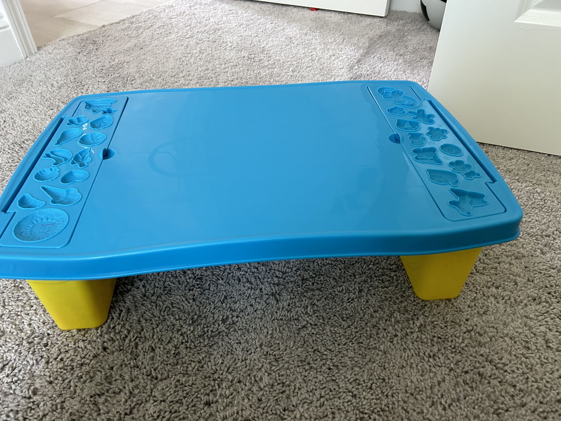 Play-dot Table Has Storage 