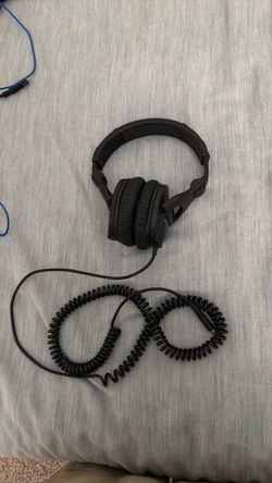 Senneheiser HD 280 Pro headphones
