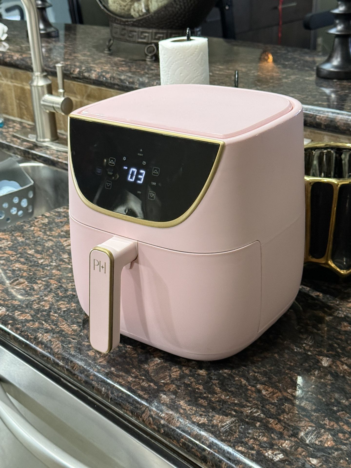 New Paris Hilton Pink Air Fryer Nonstick Large 6-Quart