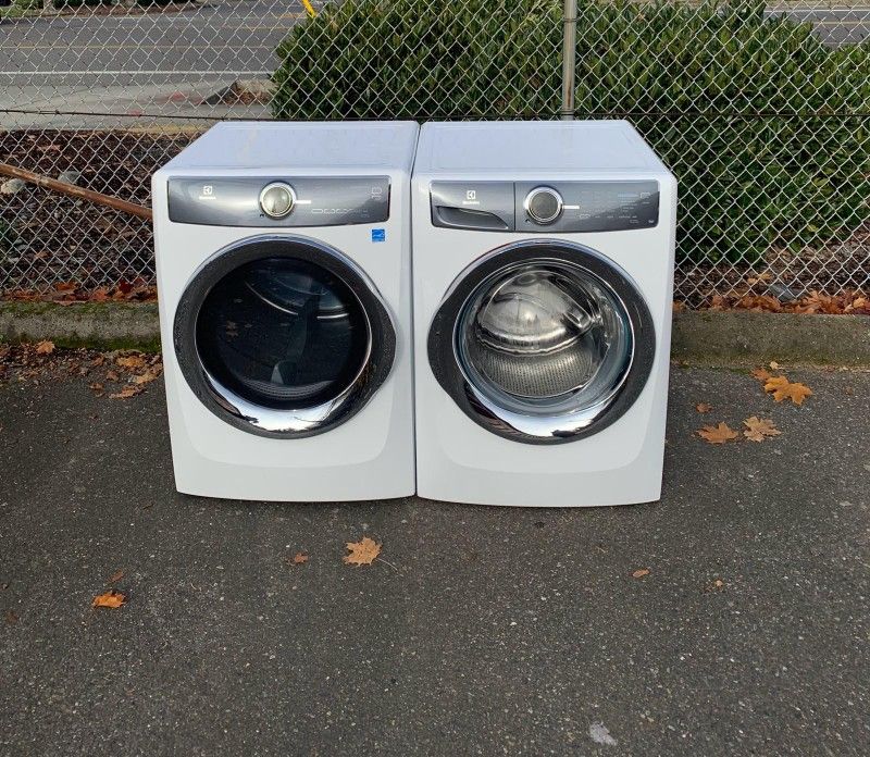 ELECTROLUX WASHER AND DRYER SET. 