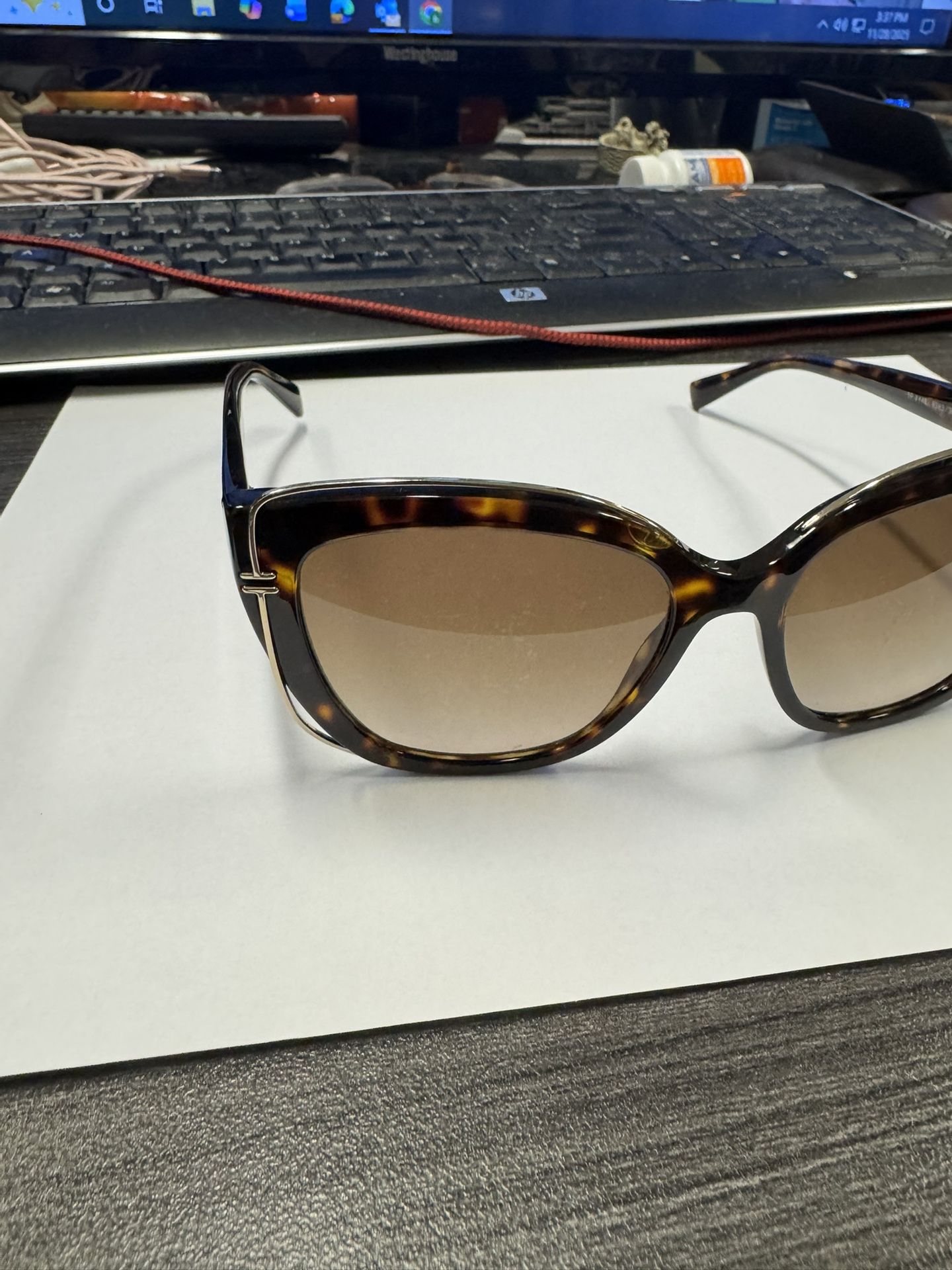 Women’s Tiffany & Co. TF4148 cat-eye sunglasses - Excellent Condition- Retail: $425