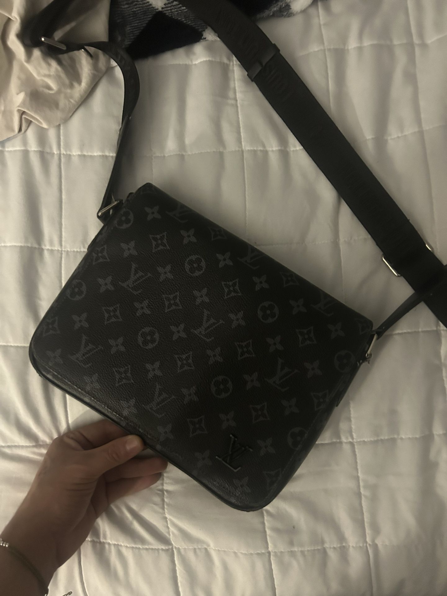 L* “district” Messenger Bag 