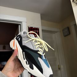 Yeezy 700 