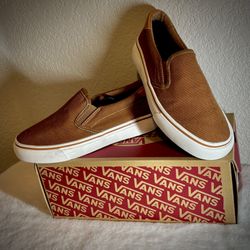 Coffee / Women’s sz: 7 Slip Ons