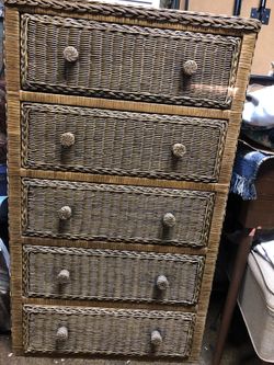 Dresser set