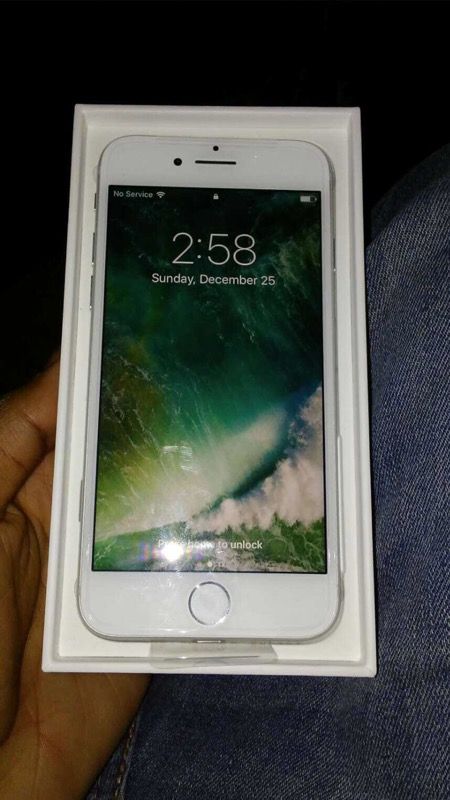 IPhone 7 at&t unlocked 128 gon