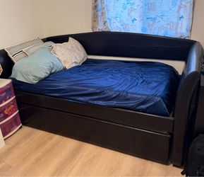 Trundle bed