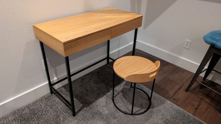 Small desk/vanity with chair and mirror