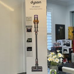 Dyson V15 Detect Total Clean Vacuum With 10 Accessories 