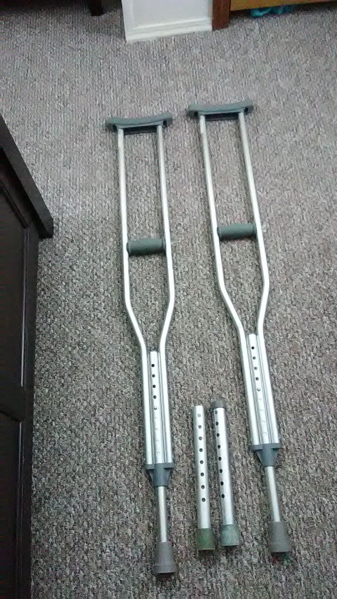 Justable crutches