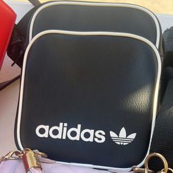 💥GENTLY USED 💥
Adidas Unisex Sport Bag Black White Trefoil Logo Cross Body Shoulder Vintage