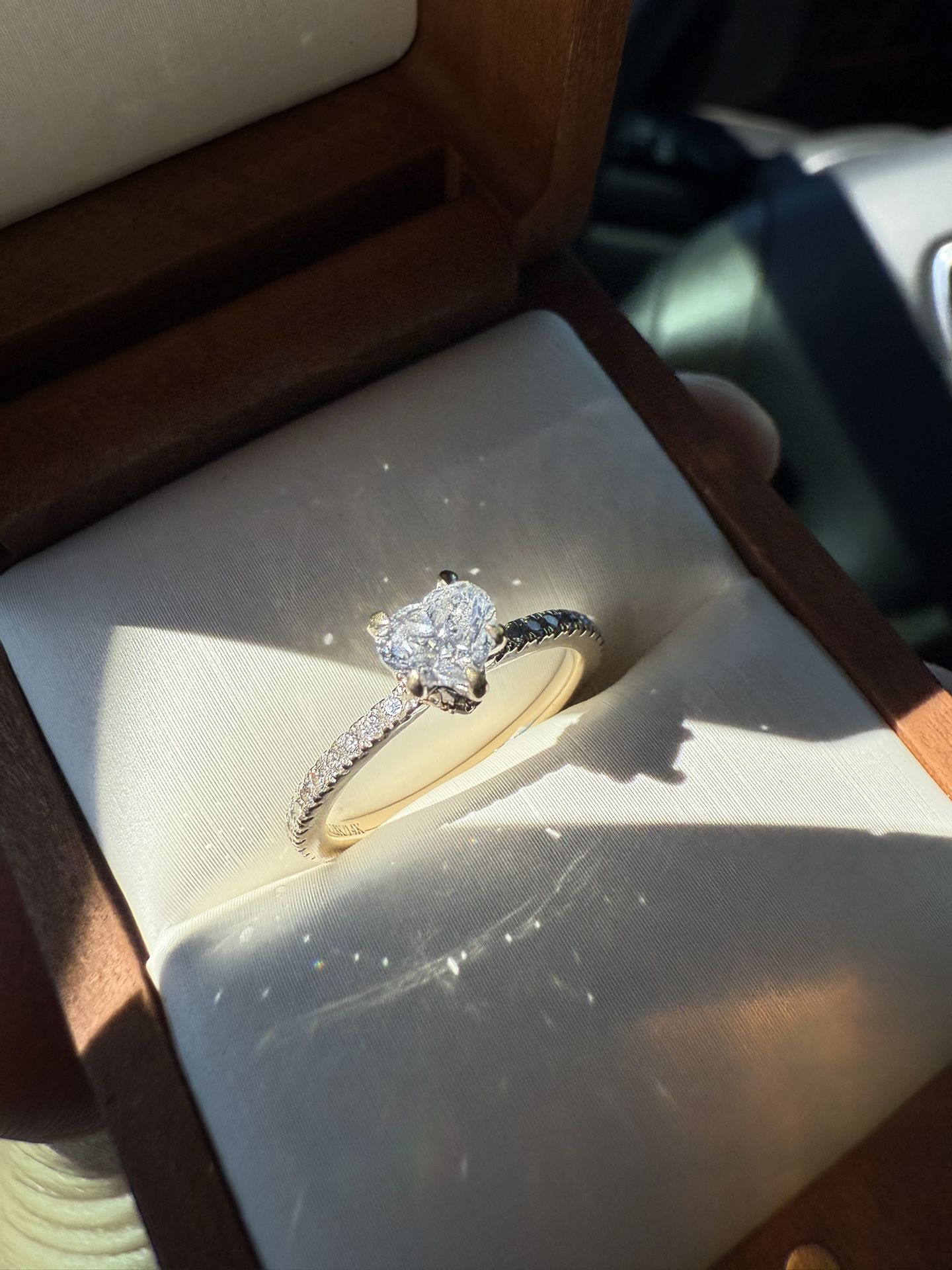 18K White Gold Diamond Ring