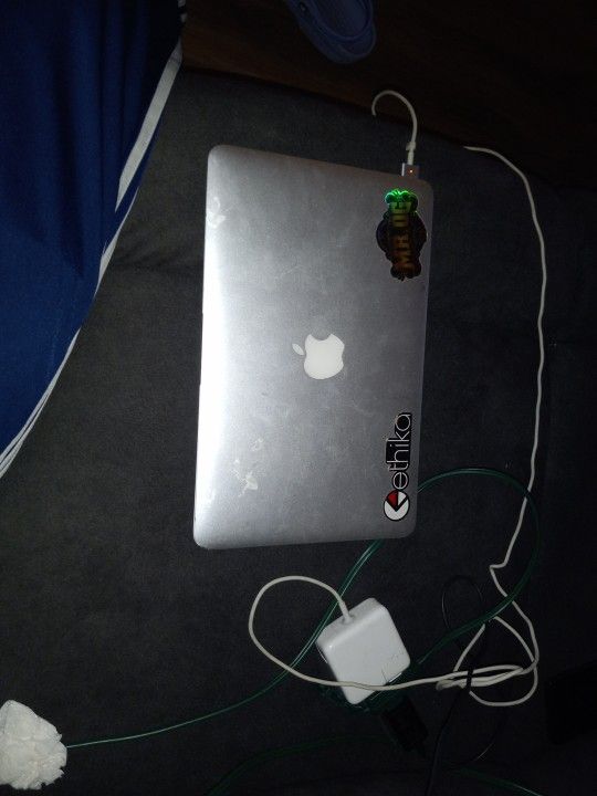 Mac Book Laptop