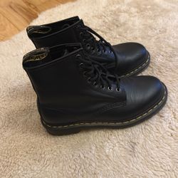Dr. Martens, 1460 Women’s Smooth Lace Up Leather Boots