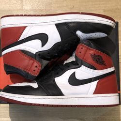 AIR JORDAN 1 RETRO BLACK TOE 