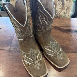 Girls ARIAT Boots 