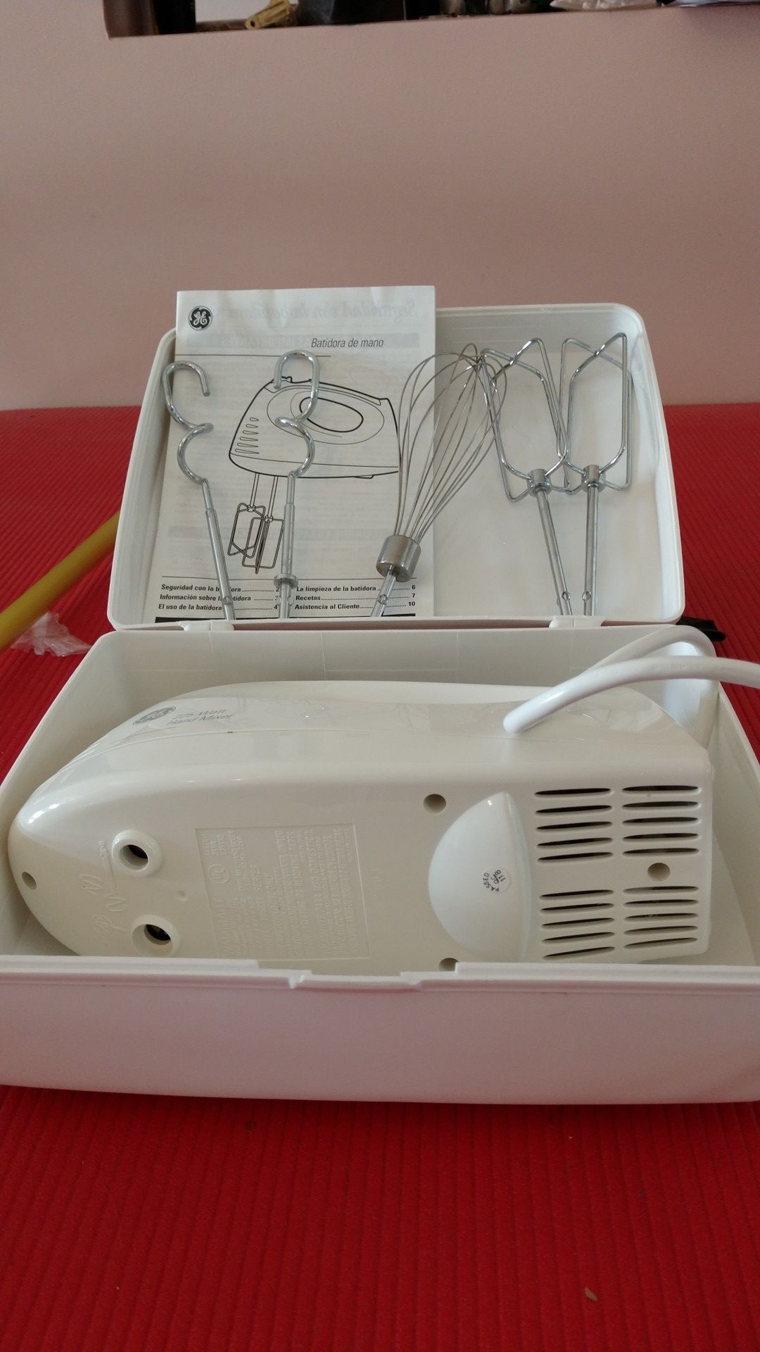 GE Electric Hand Mixer with Case 225 watt