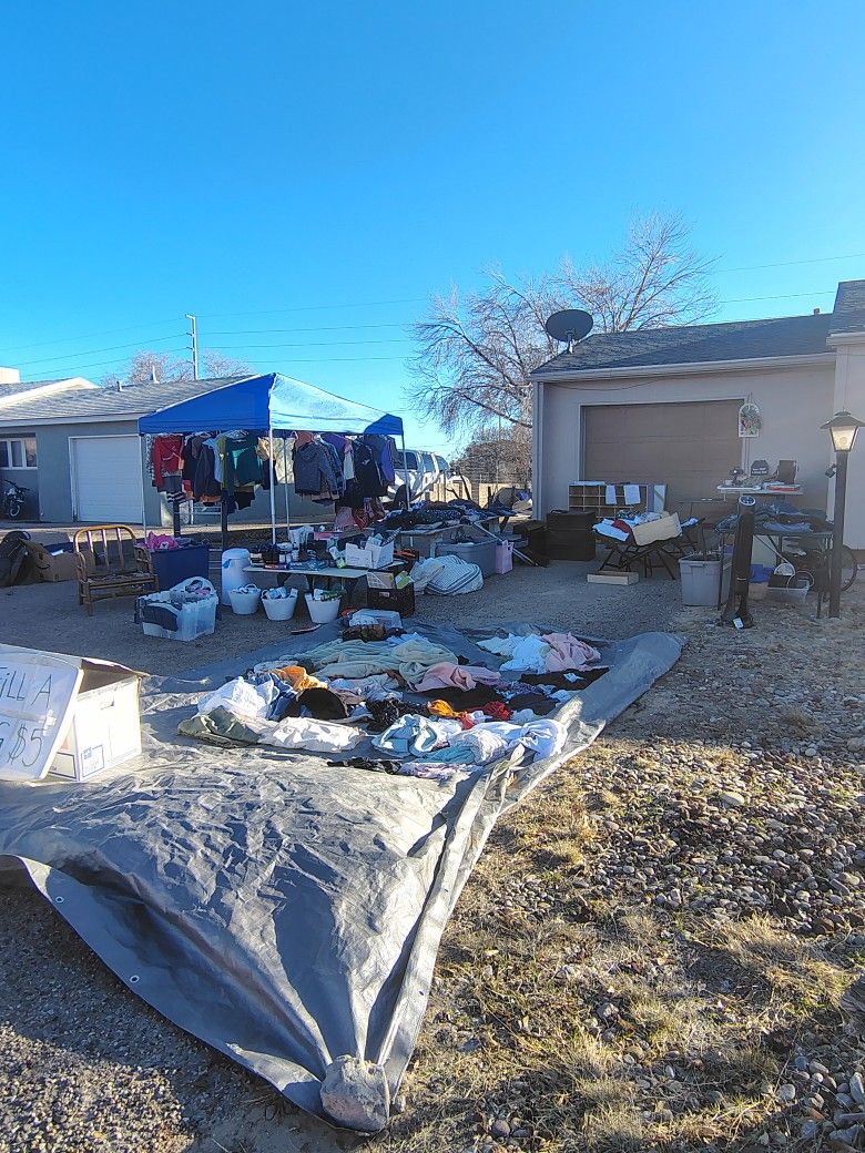 FREE GARAGE SALE FIRST COME FIRST SERVE!!!!